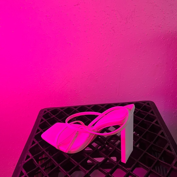 Size 6 Forever 21 White Low High Heels - Picture 6 of 6